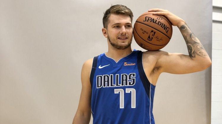 前锋在禁区 前锋在禁区