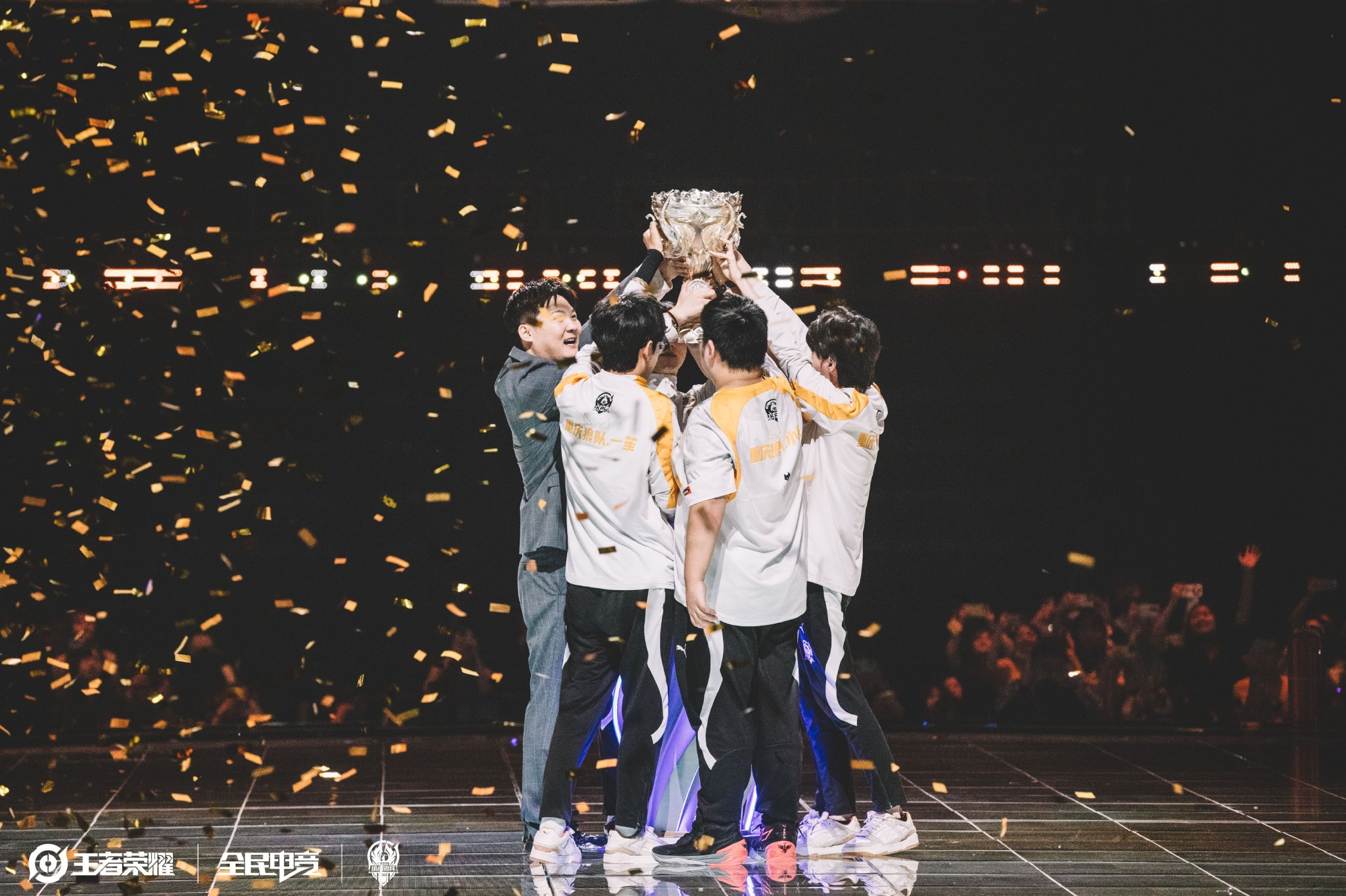 的表现激发 的表现激发